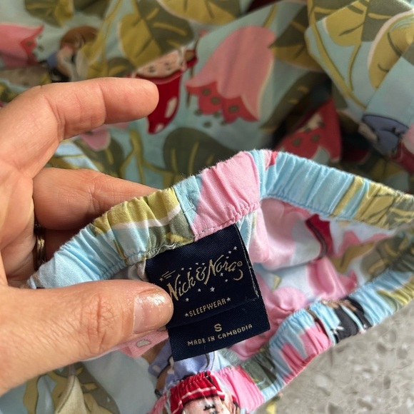 Vintage Nick & Nora Sz Small Pajama Set
Floral Garden Gnome Cotton Logo Branded - Picture 3 of 8